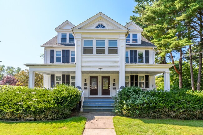 1699 Boulevard in West Hartford, CT - Building Photo - Building Photo