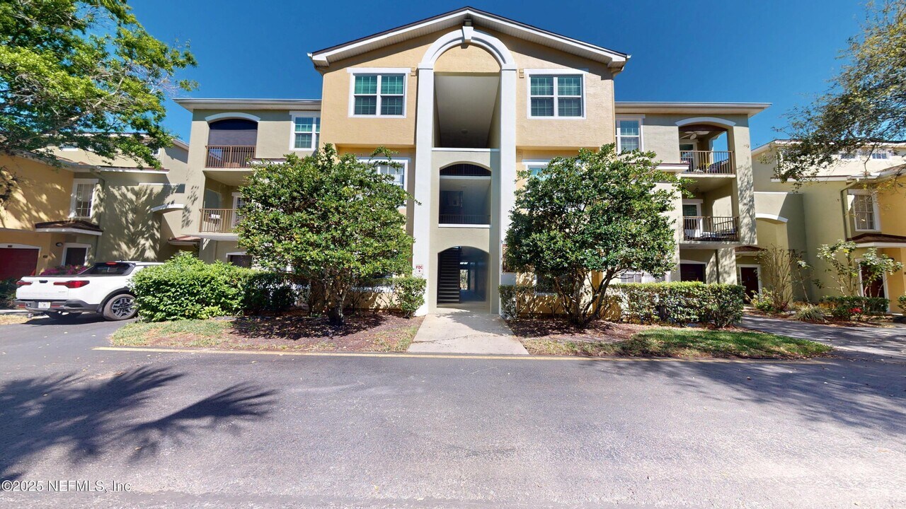2005 Mariposa Vista Ln in St. Augustine, FL - Building Photo