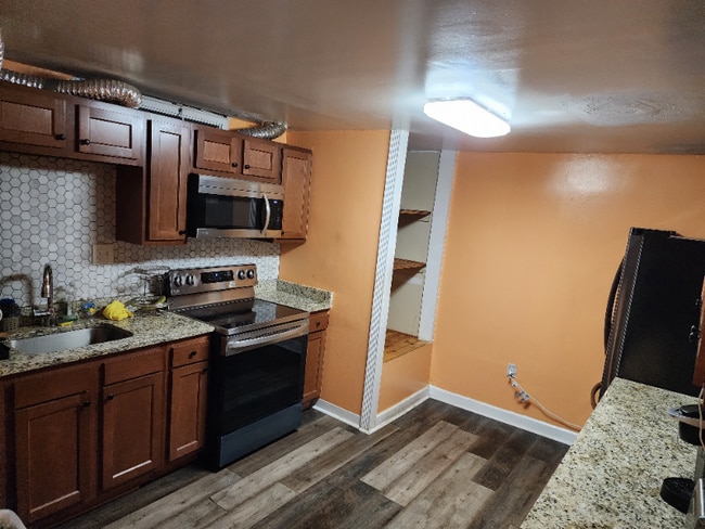 12713 Claxton Dr in Laurel, MD - Foto de edificio - Building Photo