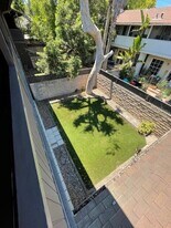 382 N Hollywood Way in Burbank, CA - Building Photo