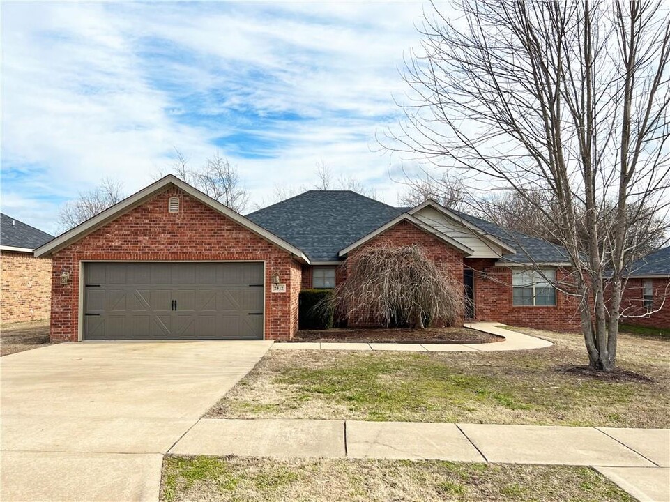 2812 N Cassius Ln in Fayetteville, AR - Building Photo