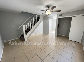 10230 N Ojus Dr in Tampa, FL - Building Photo - Building Photo