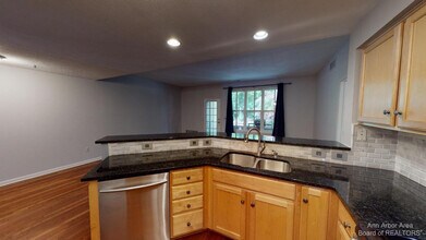 1408 Fox Pointe Cir in Ann Arbor, MI - Building Photo - Building Photo