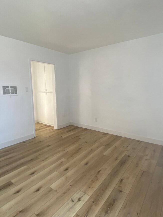 5130 Roseland St-Unit -5140-3 in Los Angeles, CA - Building Photo - Building Photo