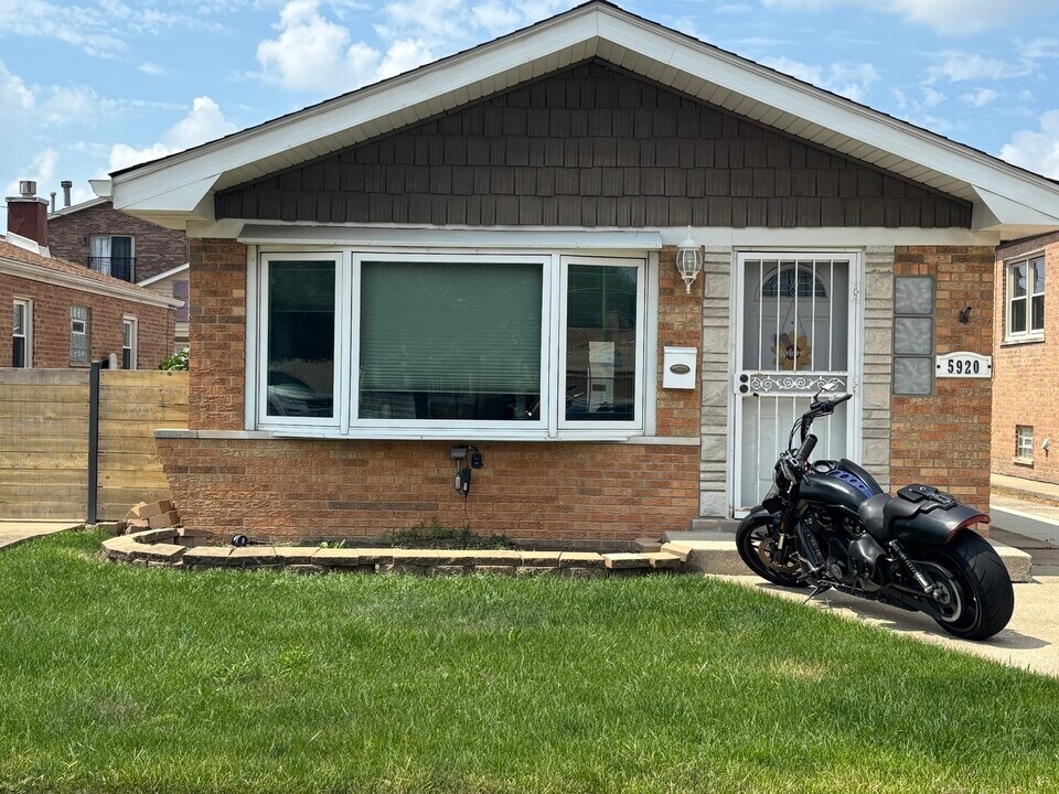 5920 S Meade Ave in Chicago, IL - Building Photo