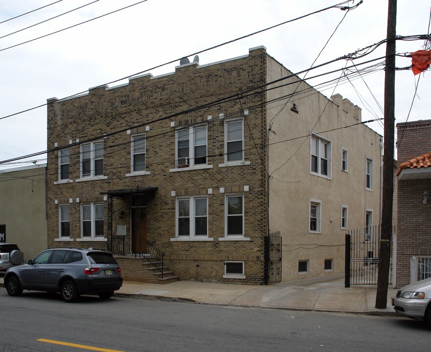 247 Malvern St in Newark, NJ - Building Photo