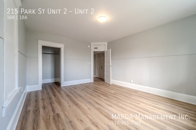 215 Park St in Chatham, ON - Building Photo - Building Photo