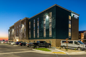 Wood Spring Apartments in Bakersfield, CA - Building Photo - Building Photo