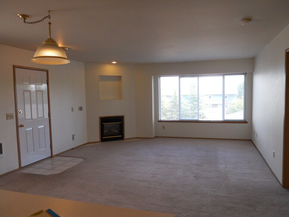 3618 Michelle Ln in Anacortes, WA - Foto de edificio
