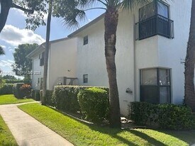 4729 NW 22nd St in Coconut Creek, FL - Building Photo