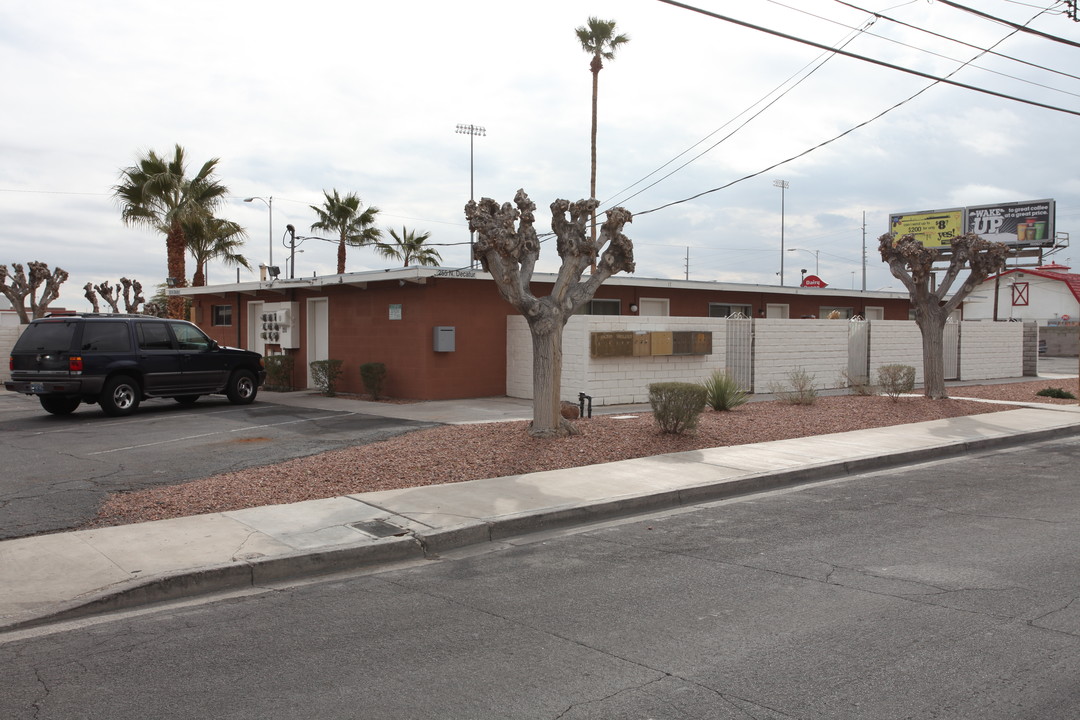 255 N Decatur Blvd in Las Vegas, NV - Building Photo