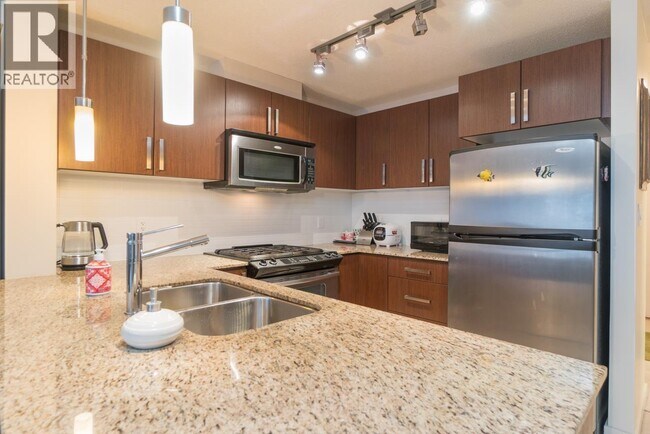 9868 Cameron St in Burnaby, BC - Building Photo - Building Photo