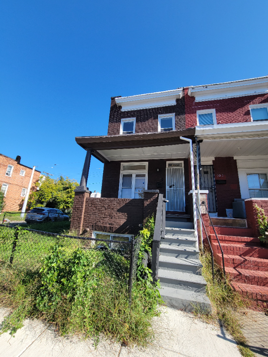 700 Bartlett Ave in Baltimore, MD - Foto de edificio