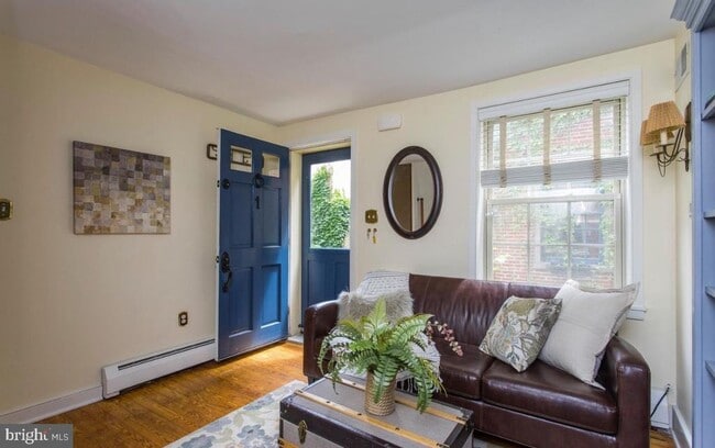228-30 Catharine St in Philadelphia, PA - Building Photo - Building Photo