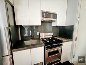 Second Avenue in New York, NY - Foto de edificio - Building Photo