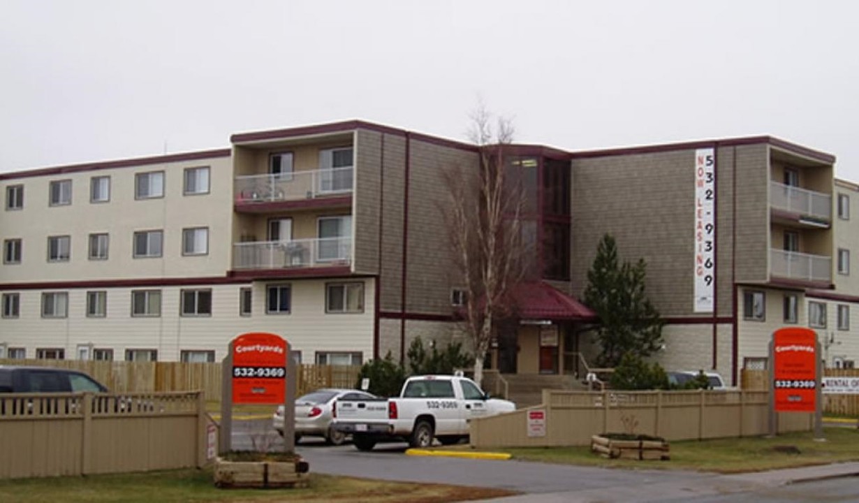 The Courtyards in Grande Prairie, AB - Building Photo