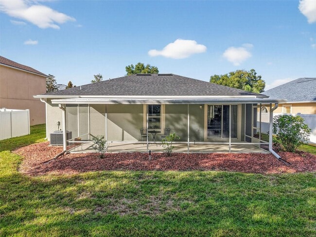 1060 Osprey Cove Cir in Groveland, FL - Building Photo - Building Photo