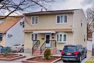 164-31 Underhill Ave in Queens, NY - Building Photo