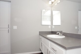 Harborview in San Pedro, CA - Foto de edificio - Interior Photo