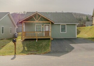 586 Townhomes Pl in Boone, NC - Foto de edificio - Building Photo