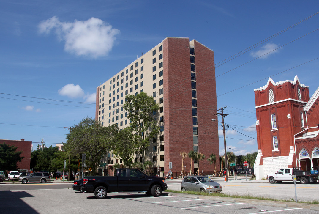 Vista 400 in Tampa, FL - Building Photo