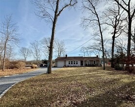 3705 Wells Rd in Peconic, NY - Building Photo - Building Photo