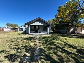 1121 S Wells St in Pampa, TX - Building Photo