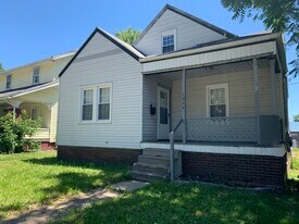 1924 Maple Ave NE in Canton, OH - Building Photo