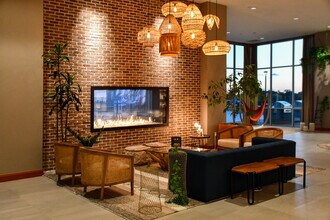 2 Hbr Pt Rd S in Stamford, CT - Building Photo - Building Photo