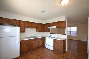 101 E Neil in Marionville, MO - Building Photo