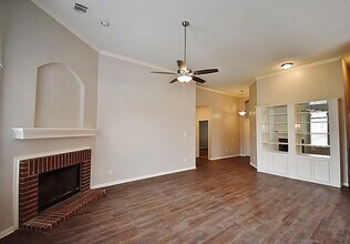 1402 Lost Creek Dr in Desoto, TX - Building Photo - Building Photo