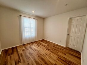 1977 Rubra Pl, Unit Bedroom 1 in Las Vegas, NV - Foto de edificio - Building Photo