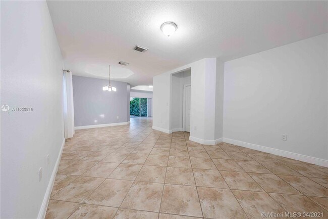 14612 SW 38th St-Unit -11 in Miami, FL - Building Photo - Building Photo