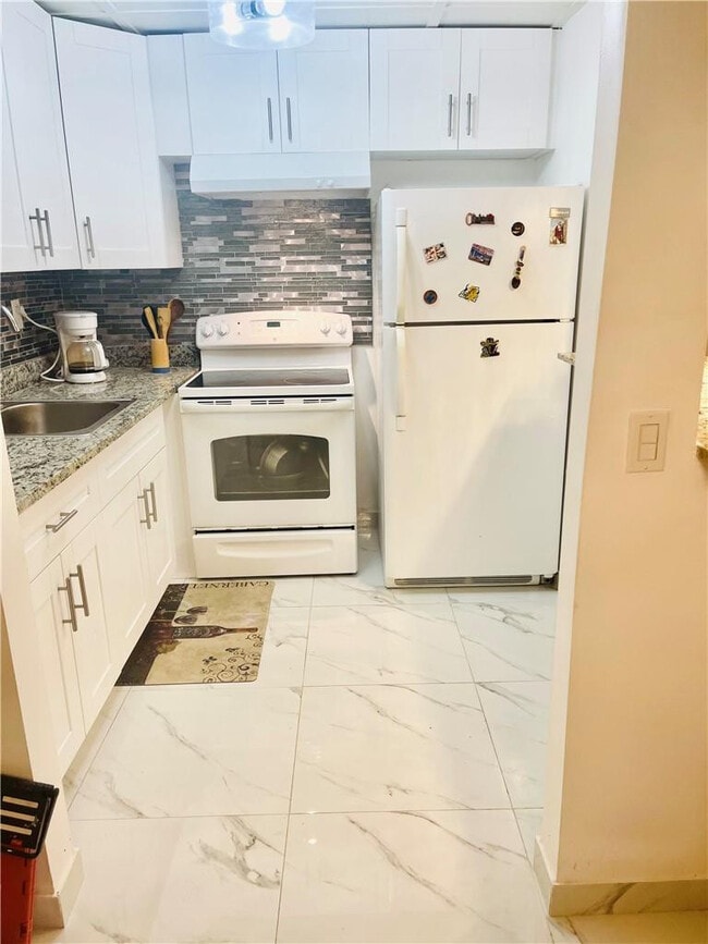 446 Fanshaw K in Boca Raton, FL - Building Photo - Building Photo