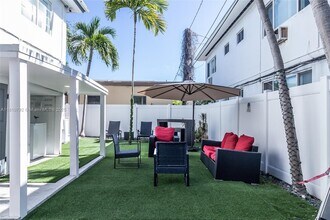 8430 Harding Ave in Miami Beach, FL - Building Photo - Building Photo