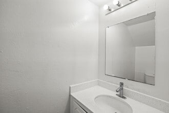 Woodside Villas Apartments in Irving, TX - Building Photo - Interior Photo