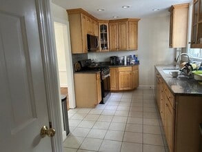 46 Cleveland Rd in Wellesley, MA - Building Photo - Building Photo