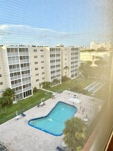 301 NE 14th Ave, Unit 701 in Hallandale Beach, FL - Building Photo - Building Photo