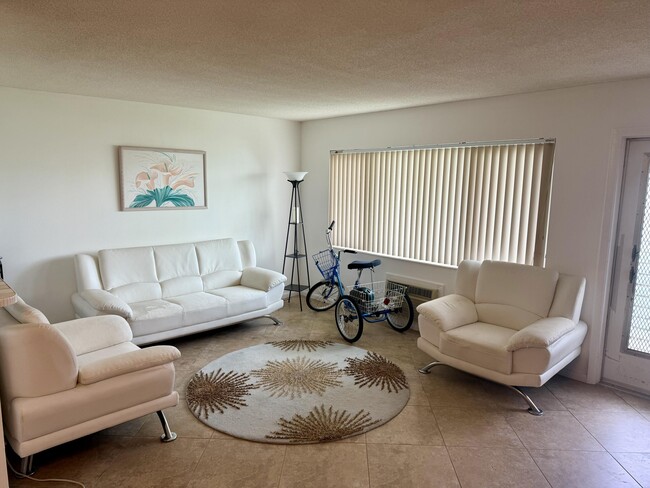 180 Sheffield H in West Palm Beach, FL - Building Photo - Building Photo