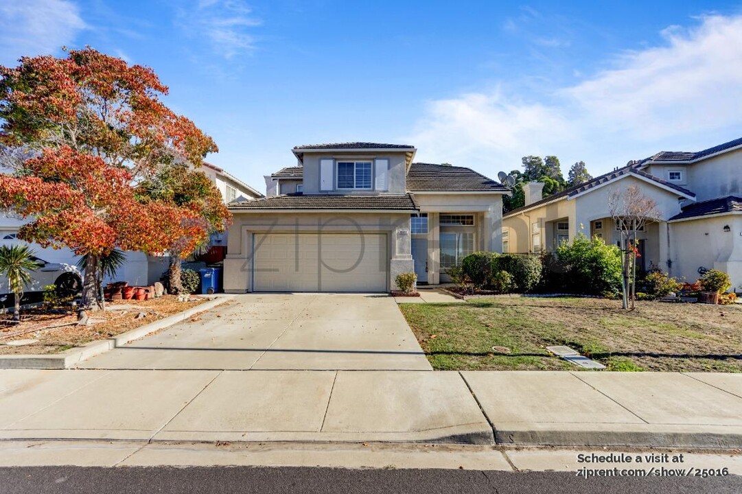 32417 Pacific Grove Way in Union City, CA - Building Photo