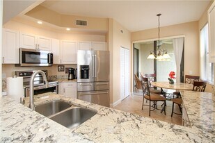 7024 Pelican Bay Blvd in Naples, FL - Building Photo