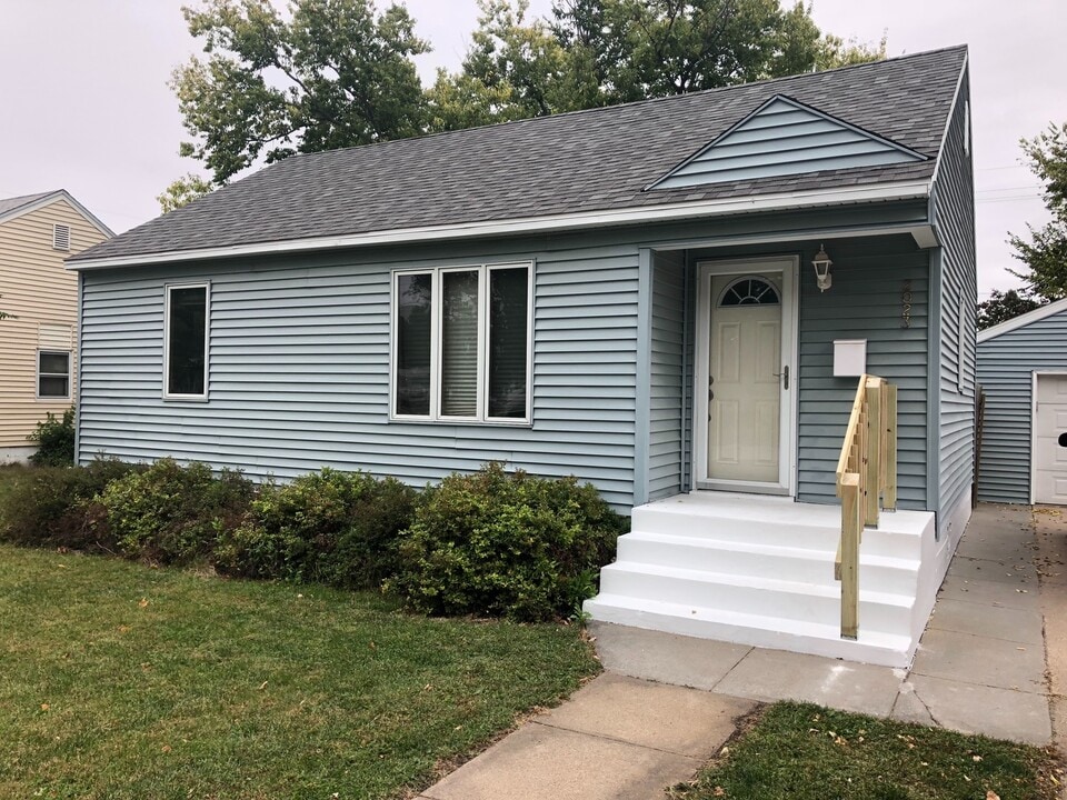 2023 N Huston Ave in Grand Island, NE - Building Photo