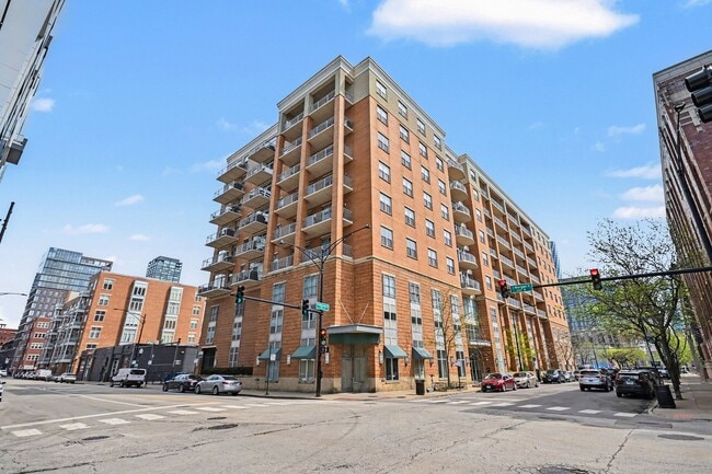 950 W Monroe St