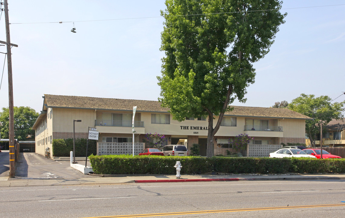 Emerald Gardens in Mountain View, CA - Building Photo