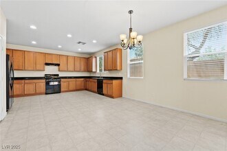 10581 Hamdem Ave in Las Vegas, NV - Building Photo - Building Photo
