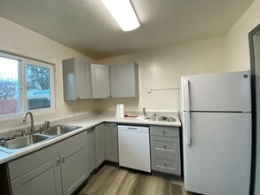 1545 Pine St in Oroville, CA - Building Photo - Building Photo