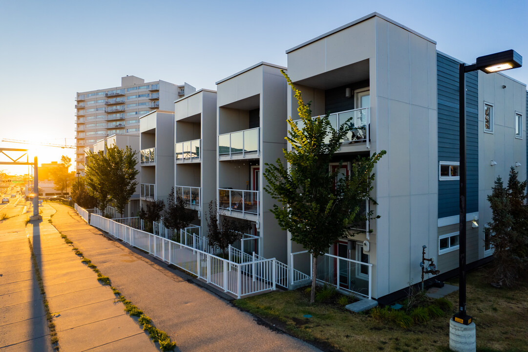 Clarke Court in Calgary, AB - Building Photo