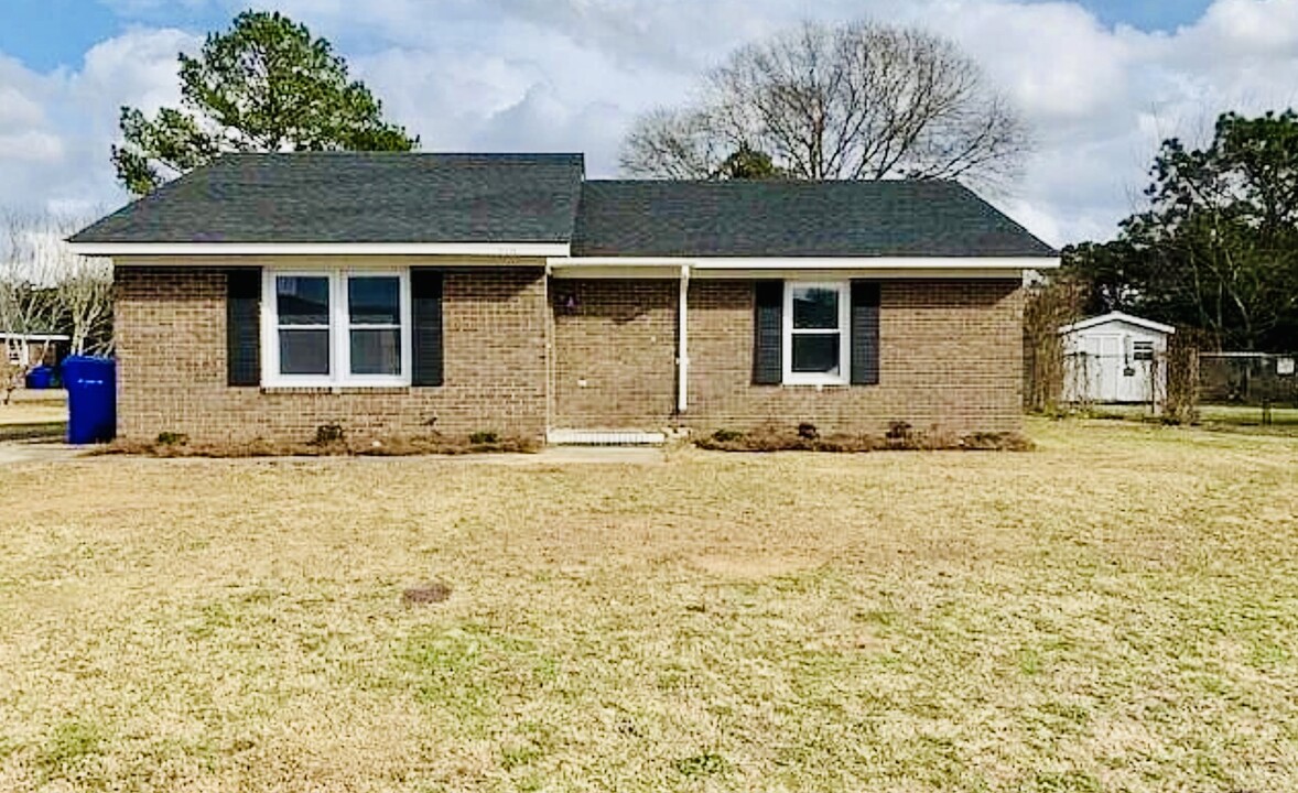 210 Terrace Ct in Greenville, NC - Building Photo