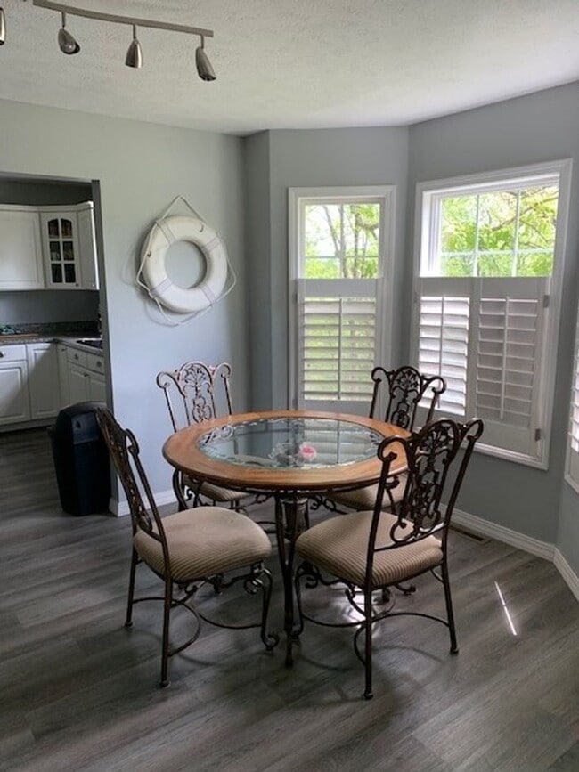 property at 4 Oak Shadow Dr