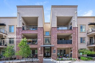 305 Inverness Way S in Englewood, CO - Building Photo